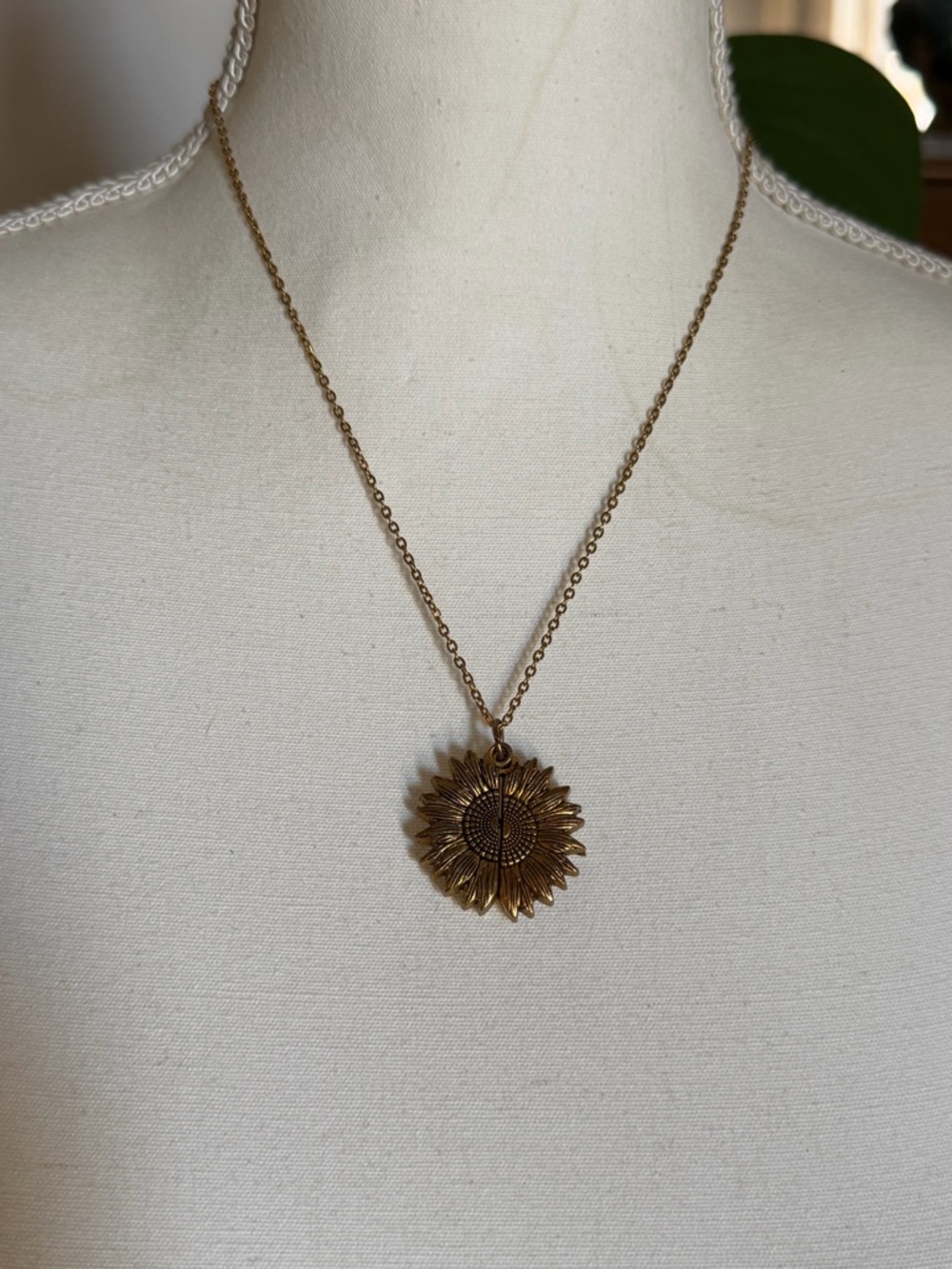 Vintage You Are My Sunshine Mechanical Gold Sunflower Locket Pendant Necklace